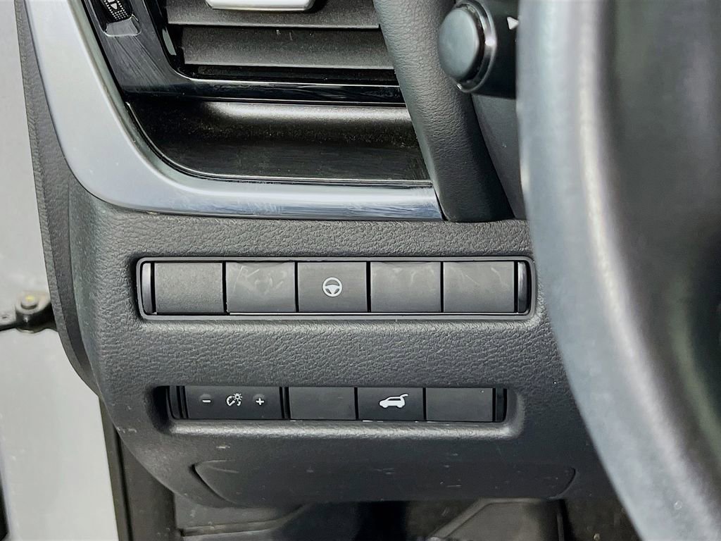 Used 2023 Nissan Rogue SV w/ SV Premium Package AWD/4WD image 9