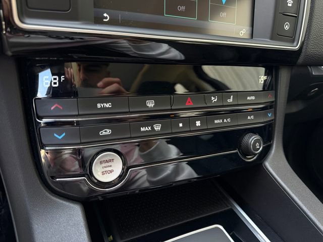 Used 2017 Jaguar F-PACE Prestige image 26
