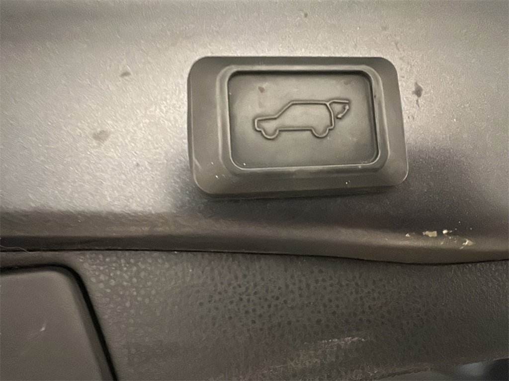 Used 2019 Toyota RAV4 XLE image 19