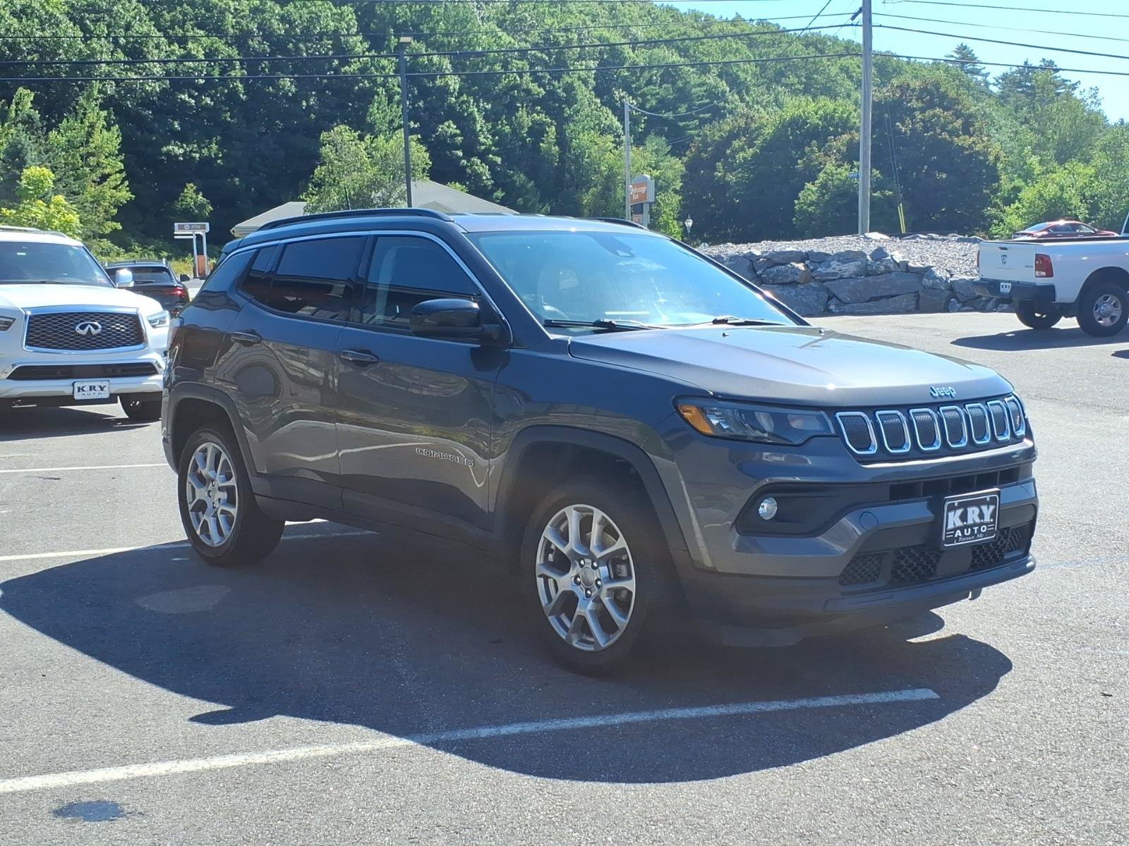 Used 2022 Jeep Compass Latitude AWD/4WD image 3