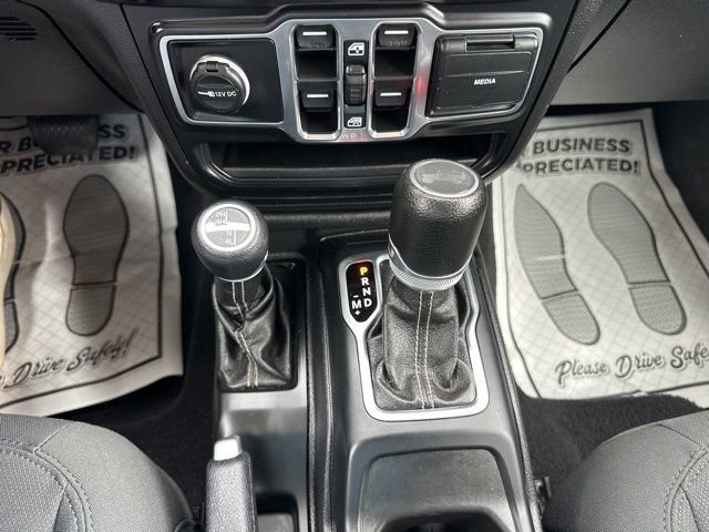 Used 2020 Jeep Wrangler Unlimited Sahara AWD/4WD image 16