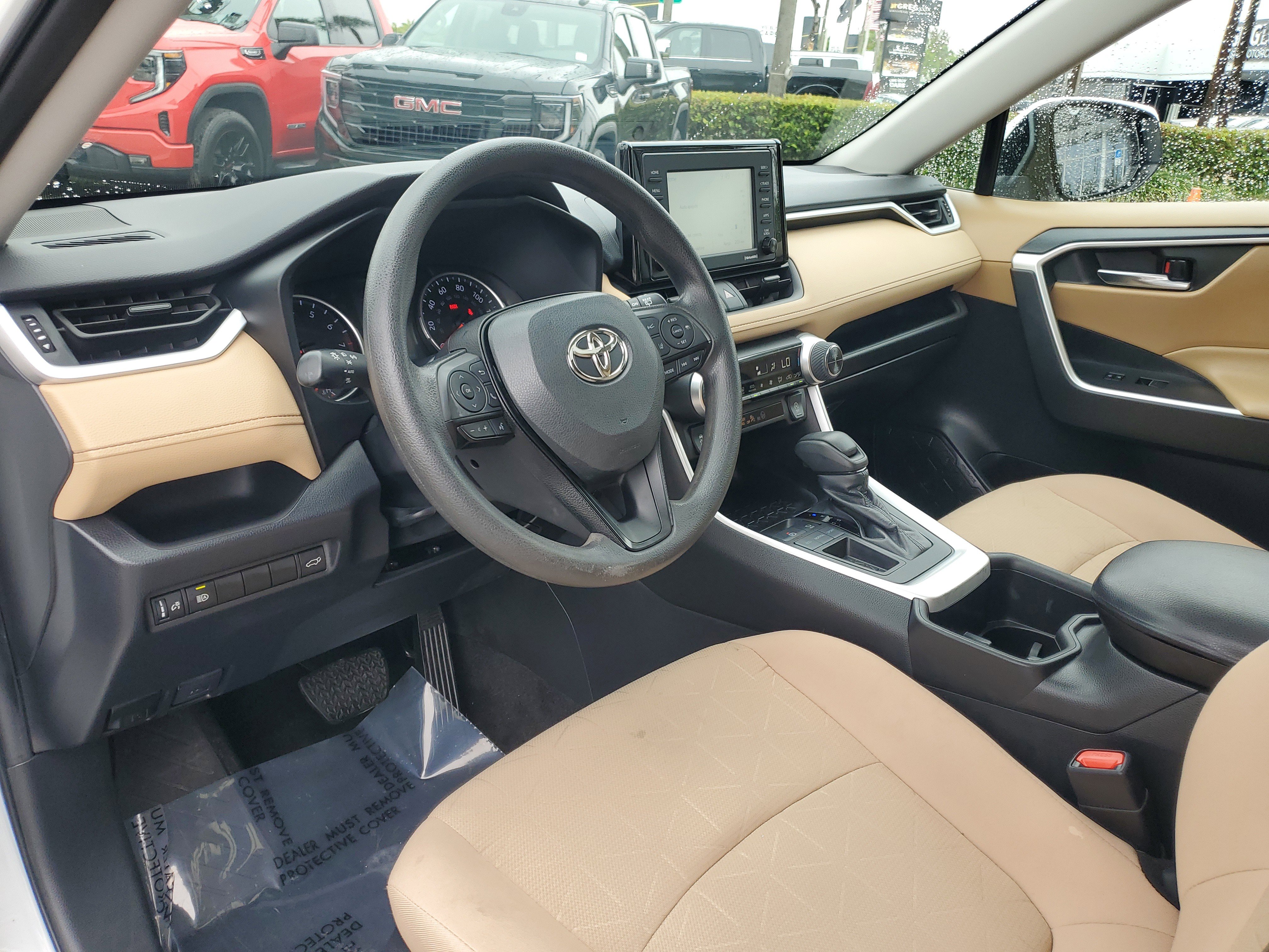 Used 2022 Toyota RAV4 XLE w/ Convenience Package image 9