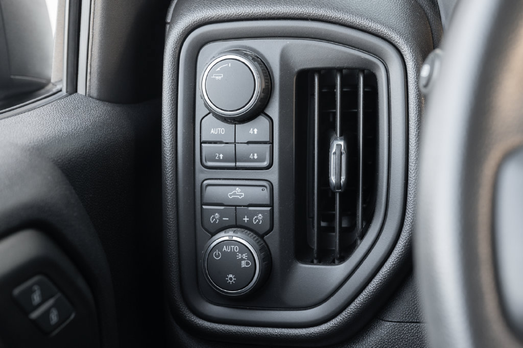 Used 2023 Chevrolet Silverado 1500 Custom Trail Boss w/ LPO, Dark Essentials Package AWD/4WD image 29