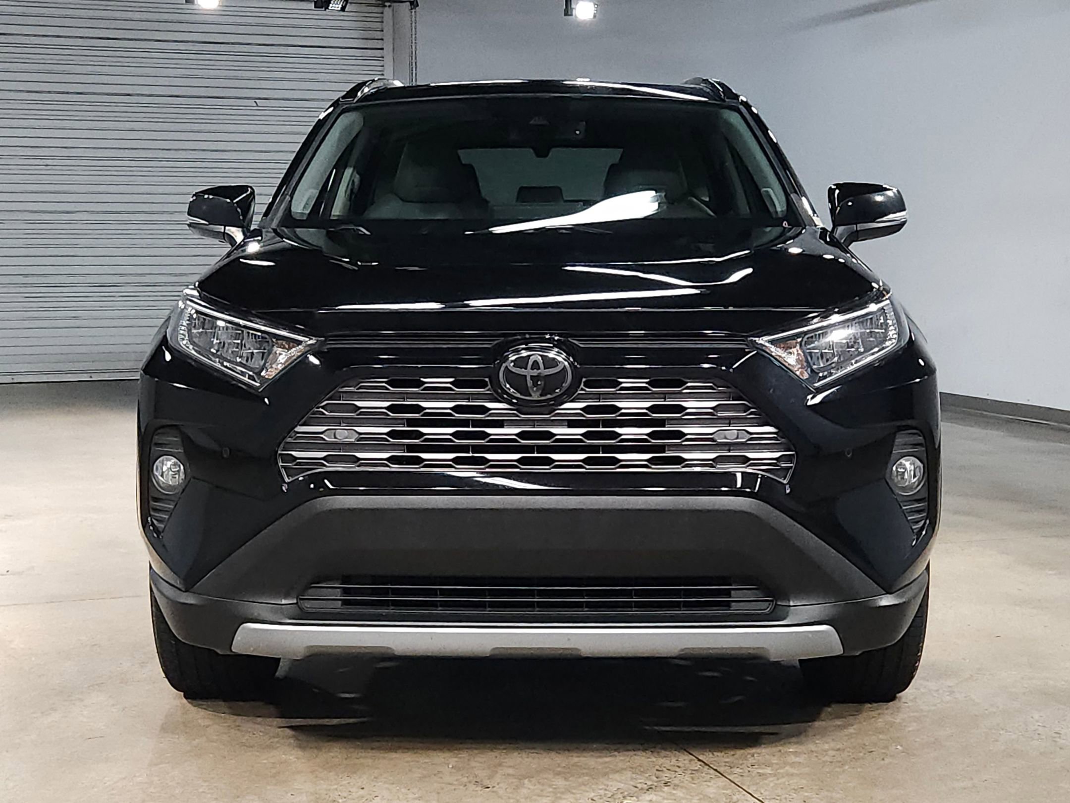 Used 2020 Toyota RAV4 Limited image 2