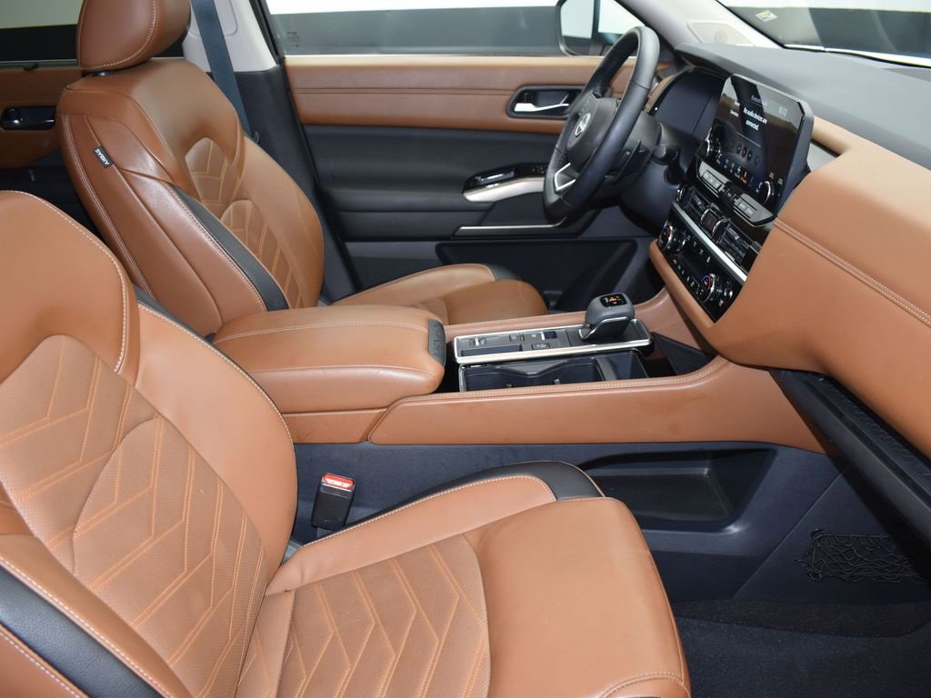 Used 2024 Nissan Pathfinder Platinum w/ Cargo Package image 26