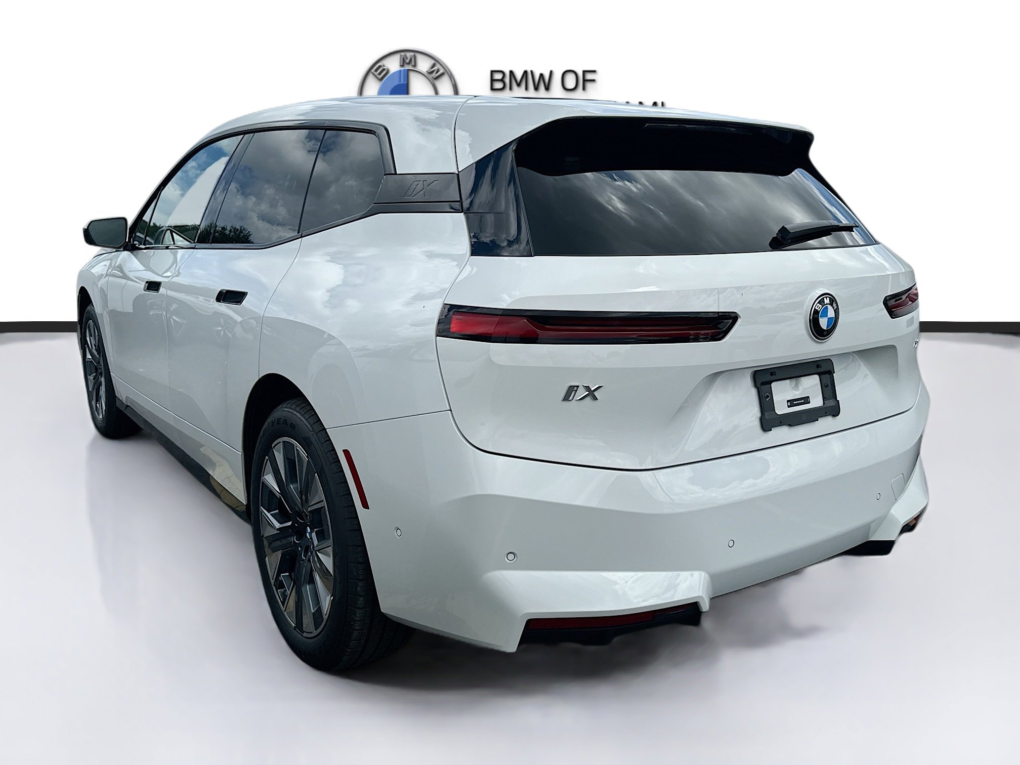 New 2026 BMW iX xDrive60 w/ Premium Package image 4
