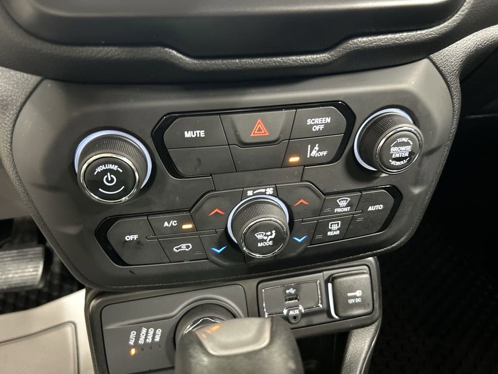 Used 2023 Jeep Renegade Latitude w/ Premium Group AWD/4WD image 17