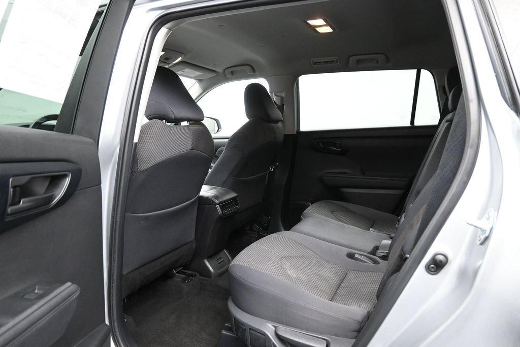 Used 2024 Toyota Highlander LE AWD/4WD image 24