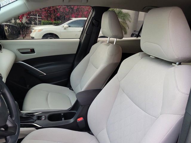 Used 2025 Toyota Corolla Cross L image 8