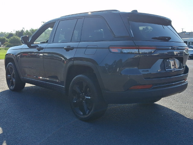 Used 2022 Jeep Grand Cherokee Altitude AWD/4WD image 7