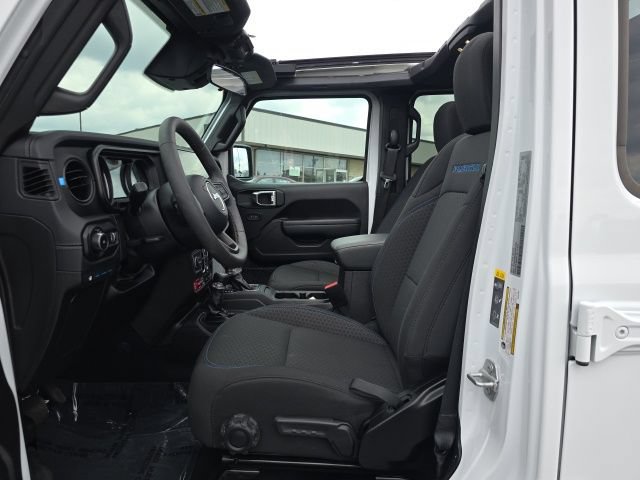 Used 2025 Jeep Wrangler Unlimited Rubicon 4xe w/ Safety Group AWD/4WD image 19