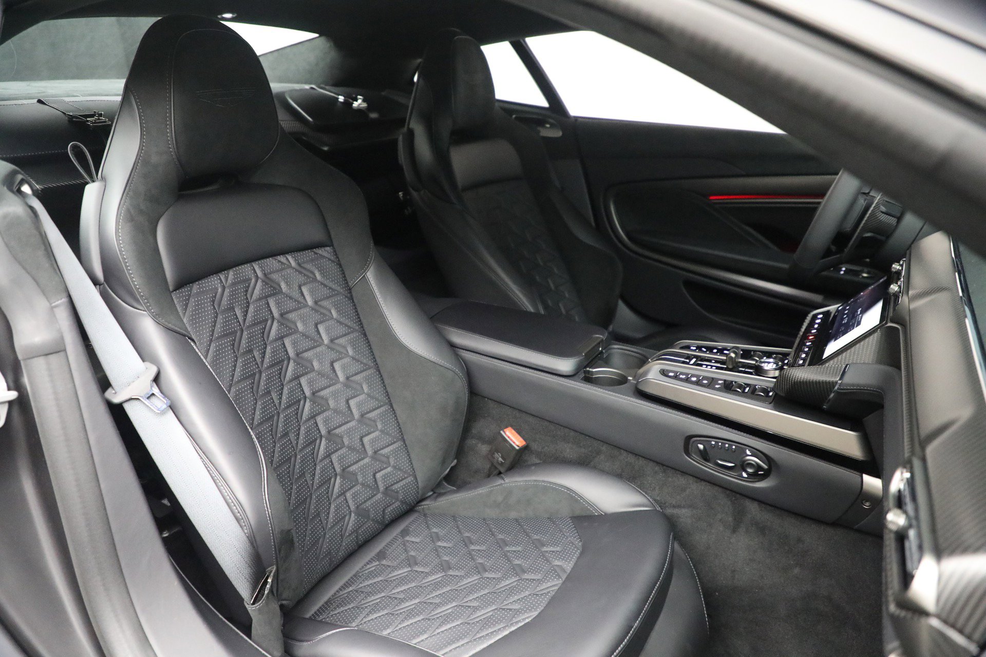 Used 2025 Aston Martin Vanquish image 28