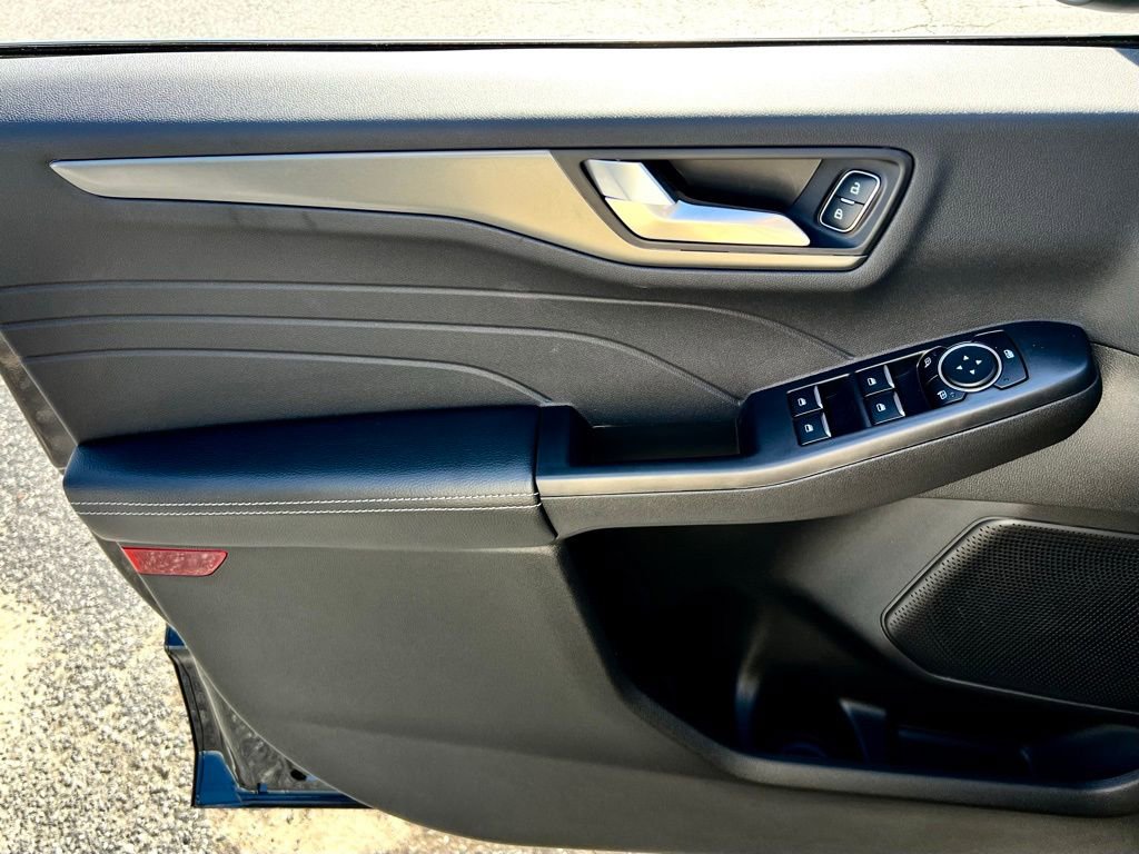 New 2025 Ford Escape SE image 11