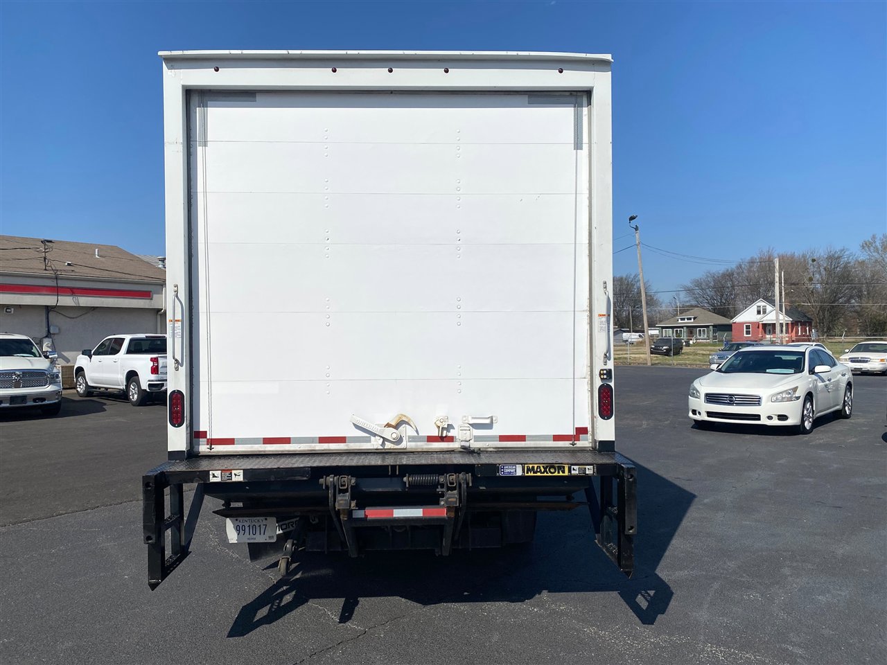 Used 2020 Isuzu NPR image 6