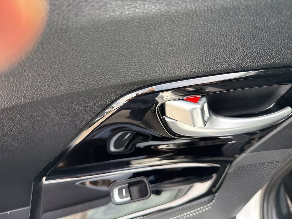 Used 2022 Kia Niro EX image 11