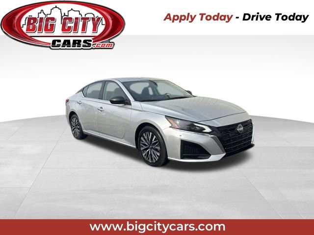 Used 2024 Nissan Altima 2.5 SV image 1
