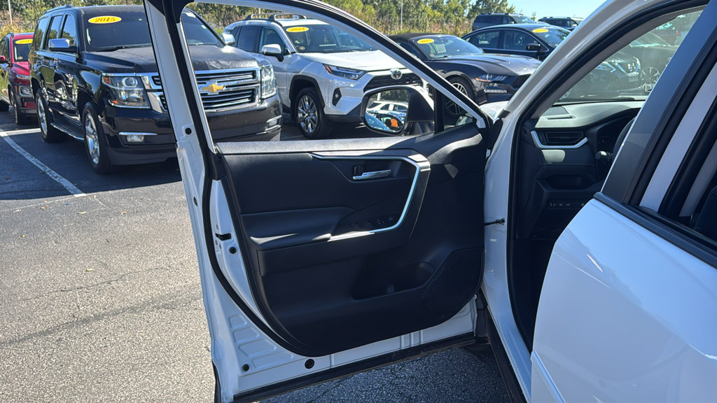 Used 2025 Toyota RAV4 XLE w/ Convenience Package AWD/4WD image 15