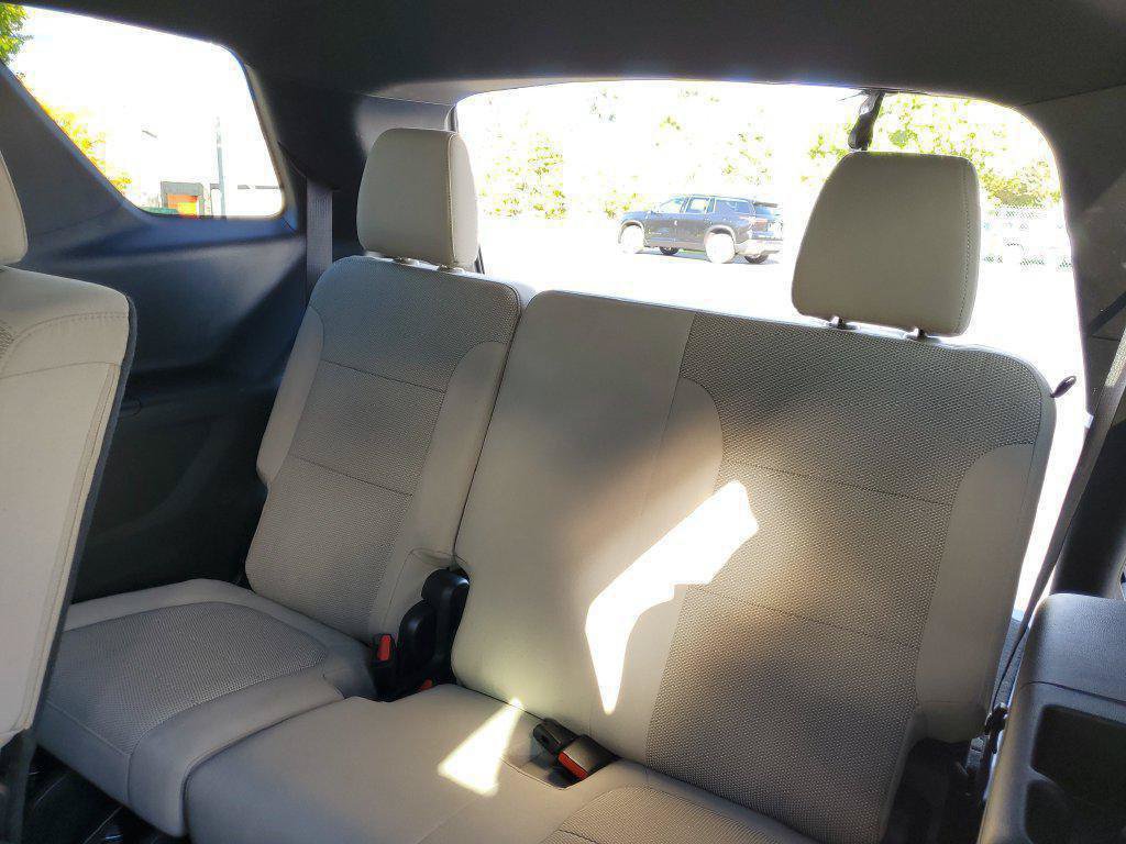Used 2023 Chevrolet Traverse LS AWD/4WD image 27