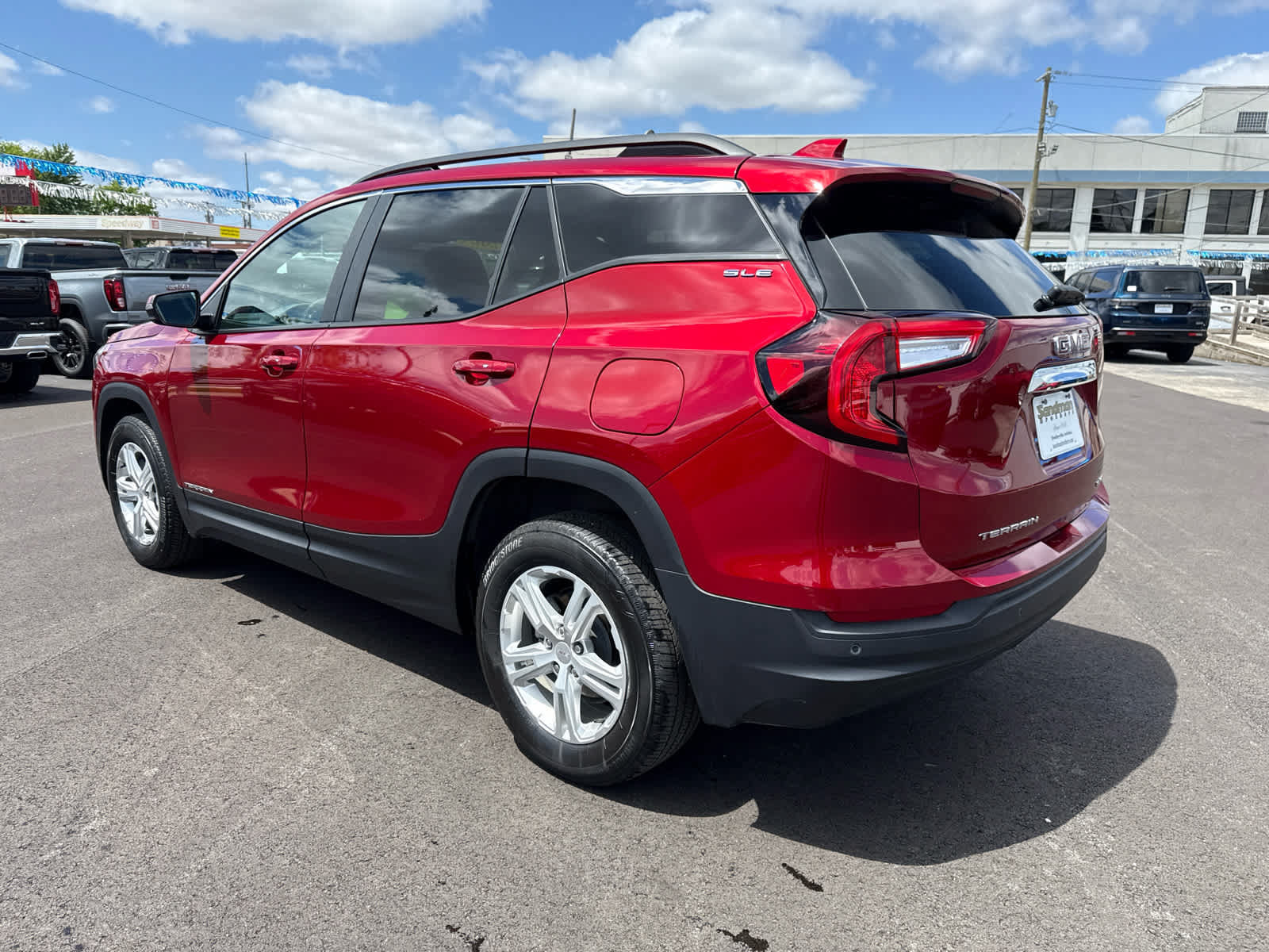 Used 2024 GMC Terrain SLE w/ Driver Convenience Package AWD/4WD image 7