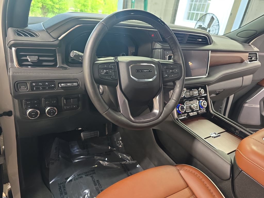 Used 2023 GMC Yukon XL Denali Ultimate AWD/4WD image 16