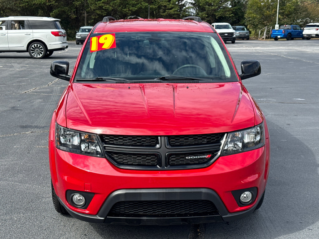 Used 2019 Dodge Journey SE w/ Connectivity Group FWD image 2