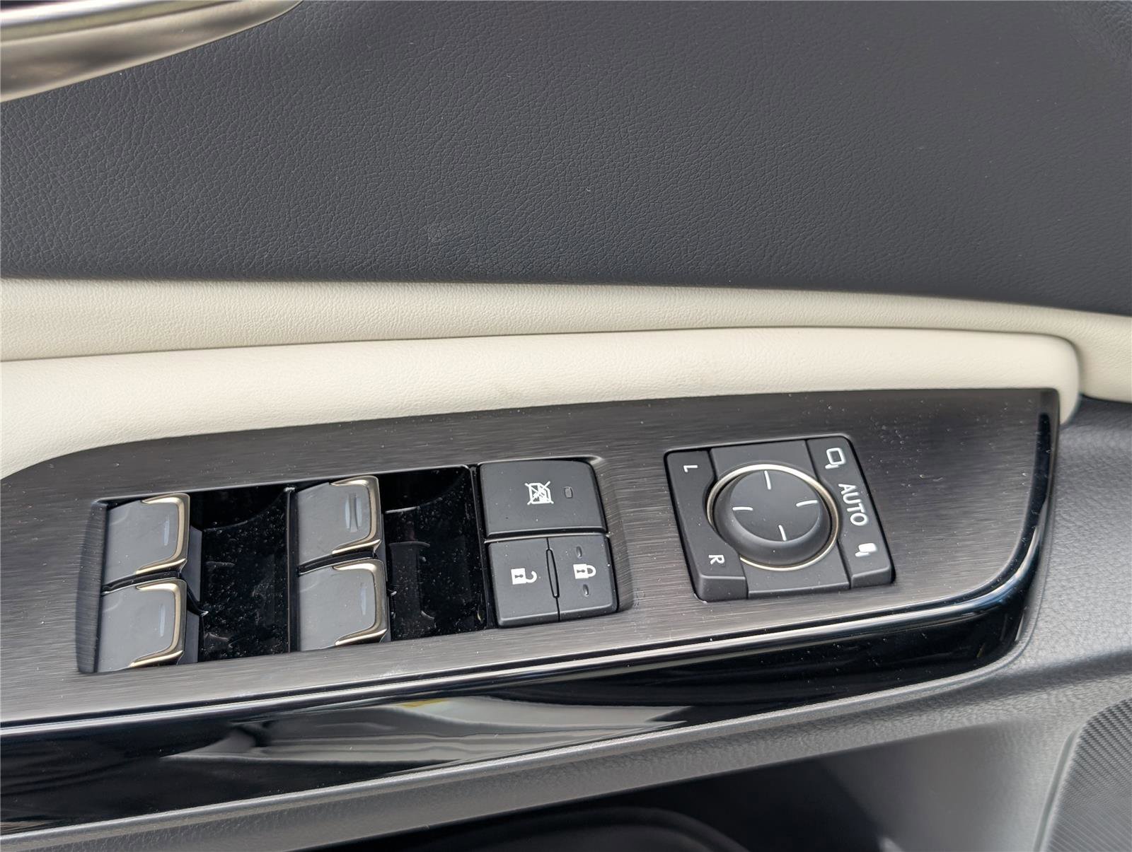 Used 2025 Lexus ES 350 w/ Premium Package image 20