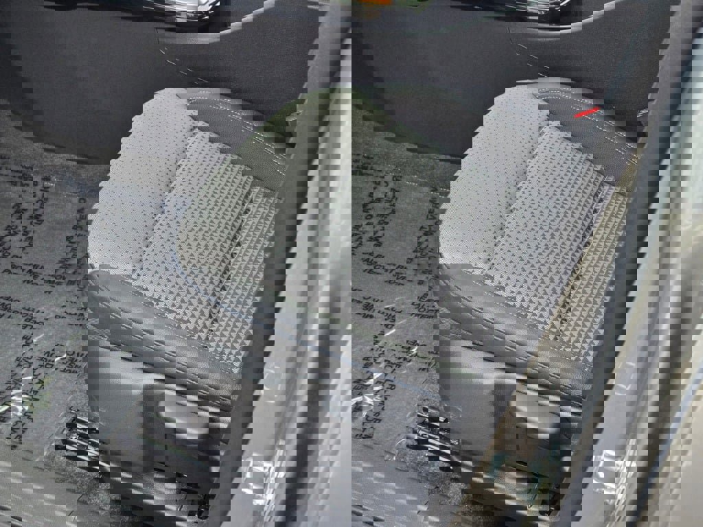 Certified 2025 Chevrolet Trax LT w/ LT Convenience Package image 21