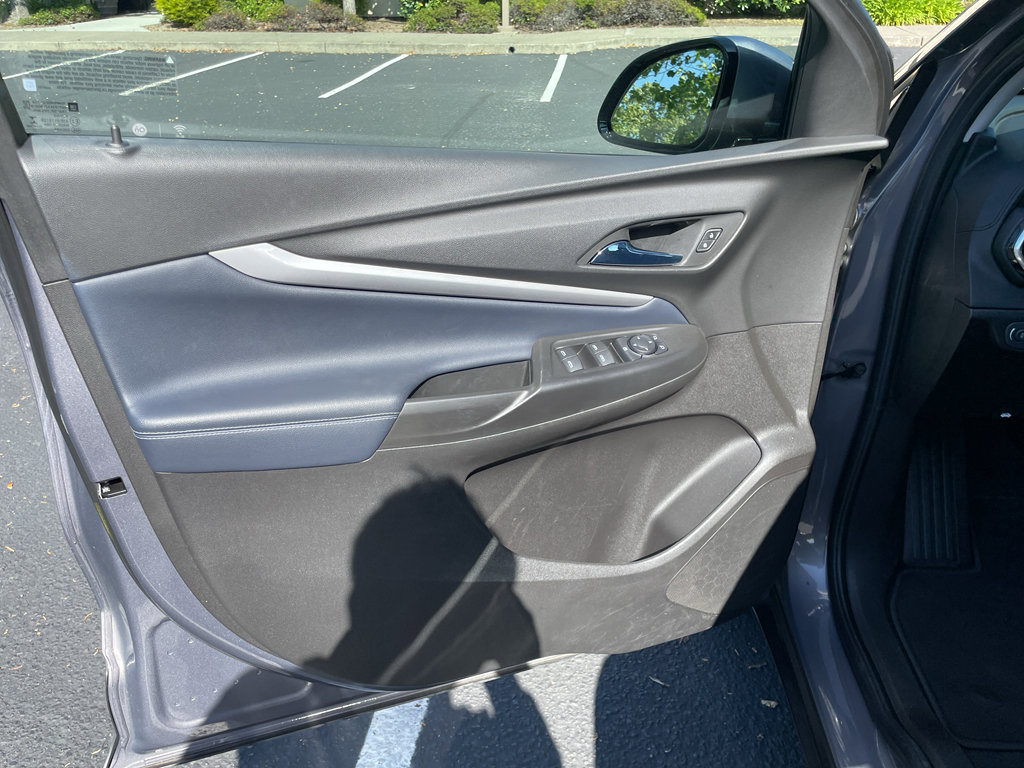 Used 2023 Chevrolet Bolt EUV LT w/ Convenience Package FWD image 17