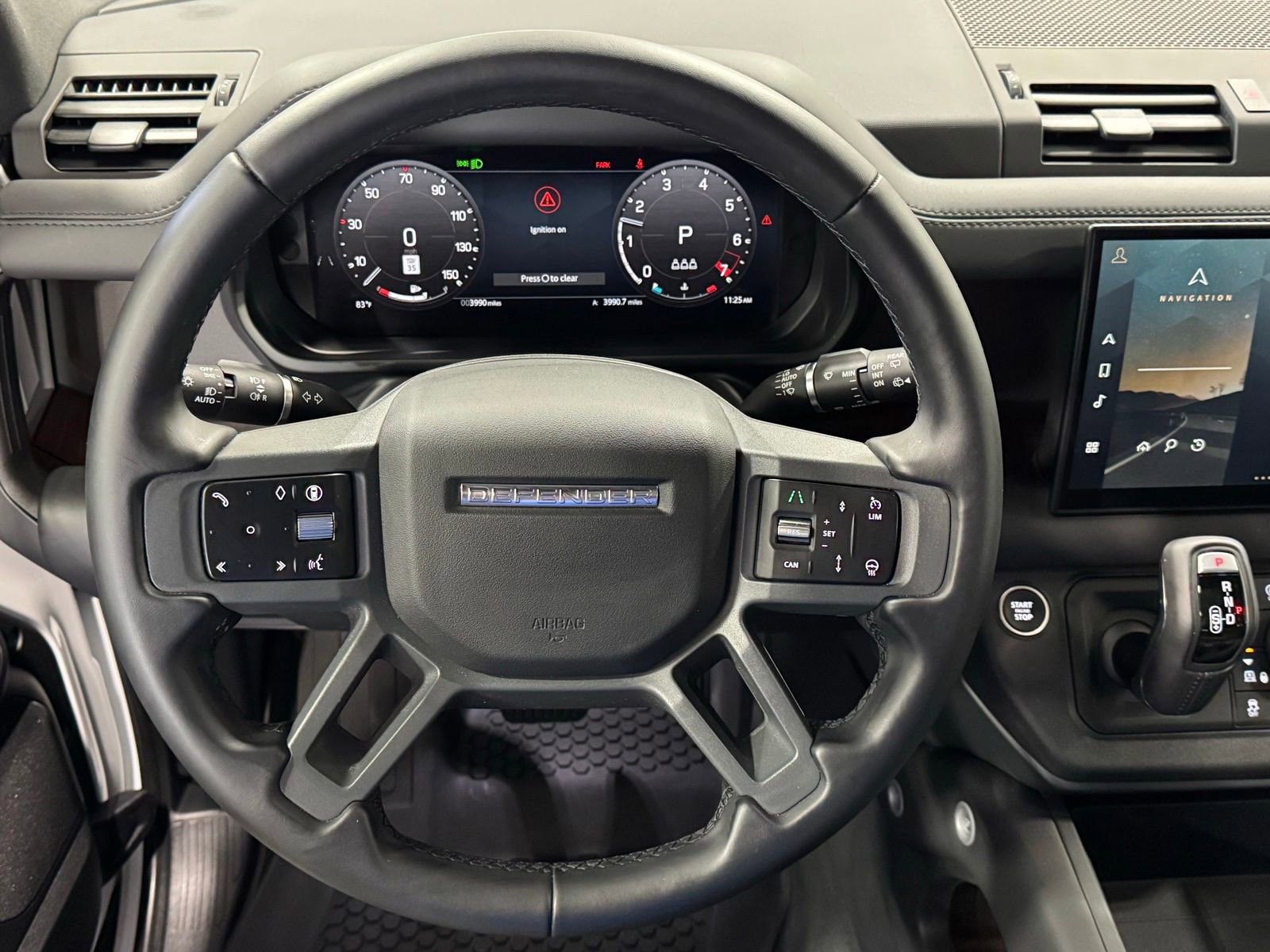 Used 2025 Land Rover Defender 110 X-Dynamic SE image 15