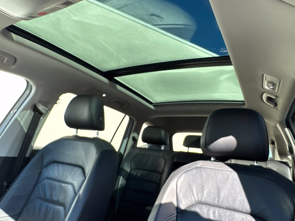 Used 2018 Volkswagen Tiguan SEL Premium FWD image 33