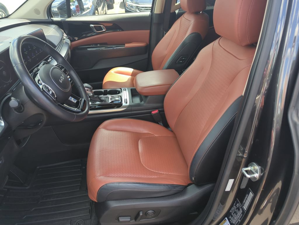 Used 2023 Kia Carnival SX Prestige FWD image 12