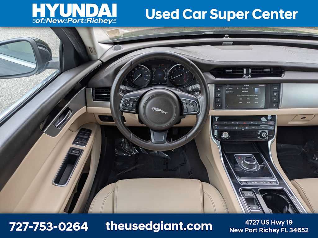 Used 2017 Jaguar XF RWD image 18