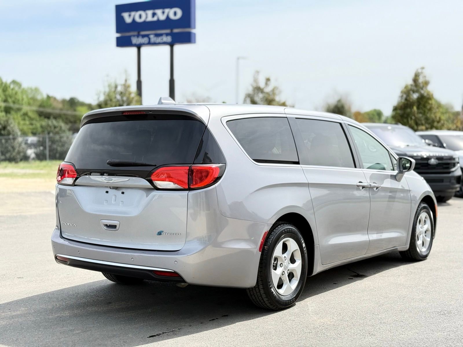 Used 2018 Chrysler Pacifica Touring Plus image 10