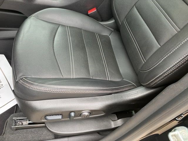 Used 2022 GMC Terrain Denali w/ Black Diamond Edition image 11
