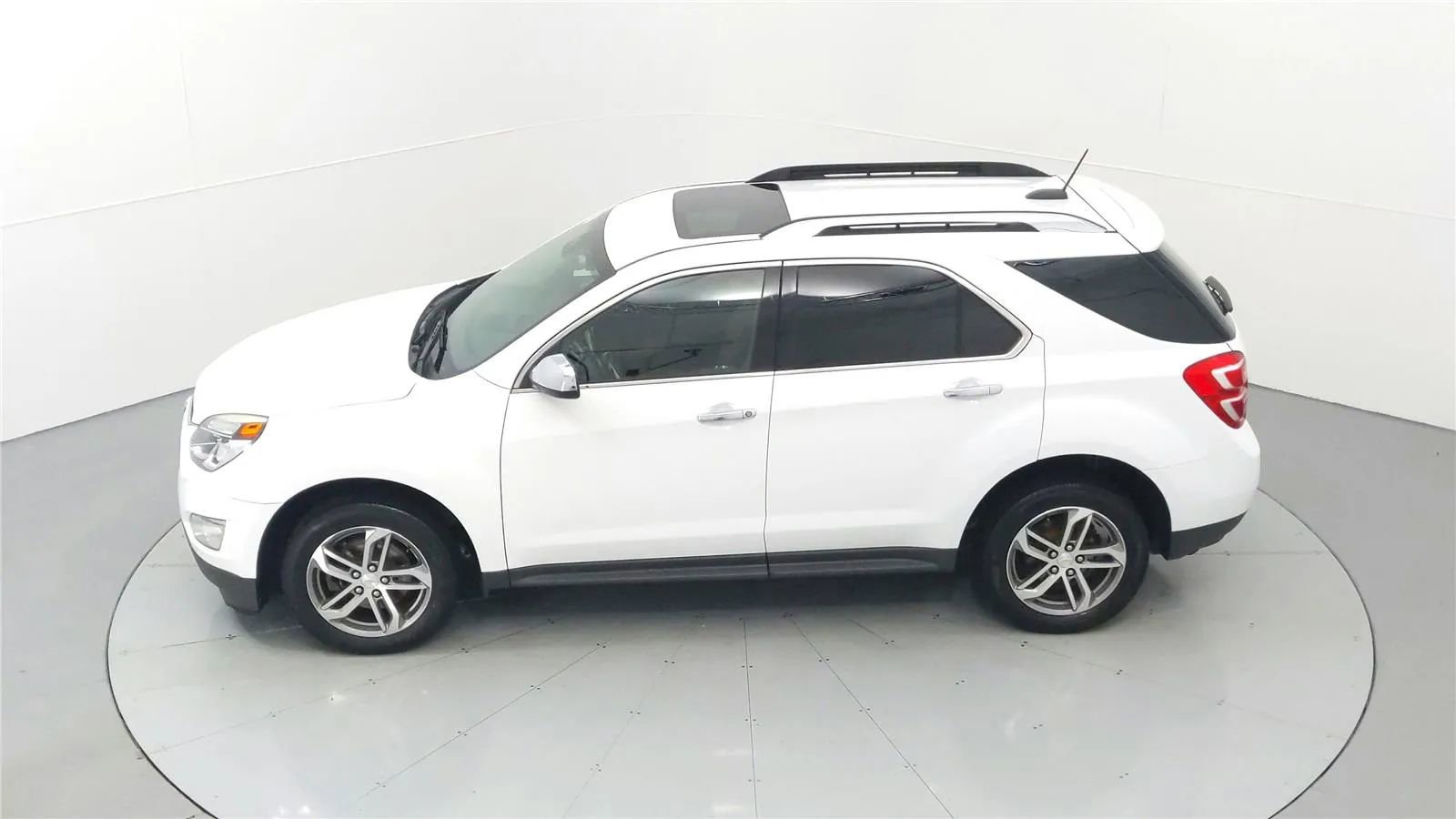 Used 2016 Chevrolet Equinox LTZ w/ Enhanced Convenience Package FWD image 39