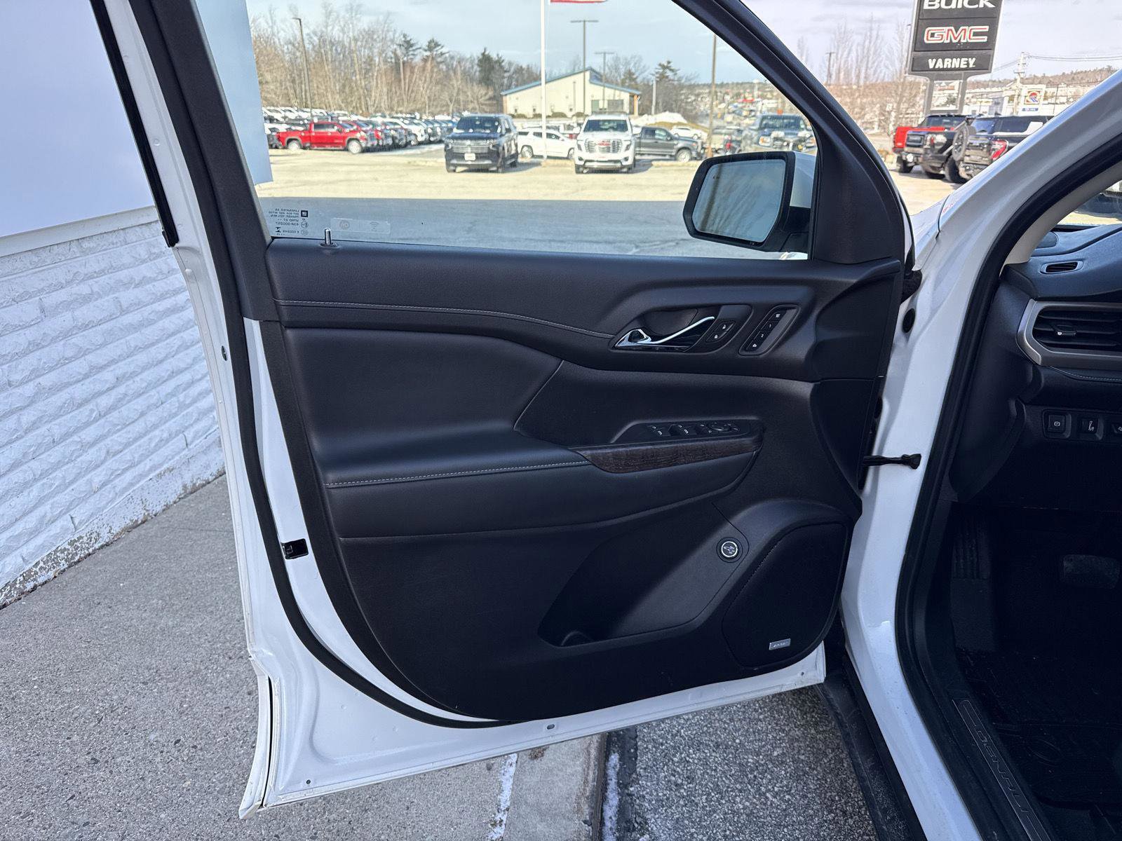 Used 2023 GMC Acadia Denali w/ Denali Technology Package image 10