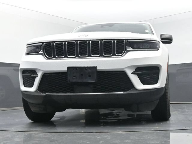 Used 2024 Jeep Grand Cherokee Laredo AWD/4WD image 37