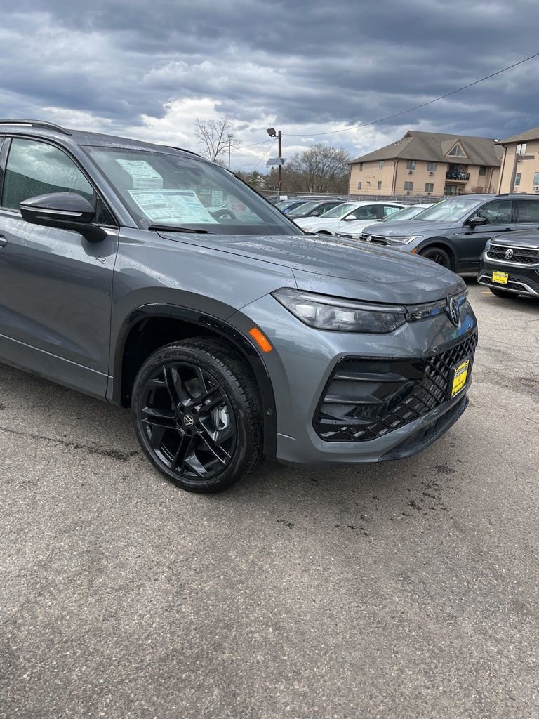 New 2026 Volkswagen Tiguan SE R-Line image 3