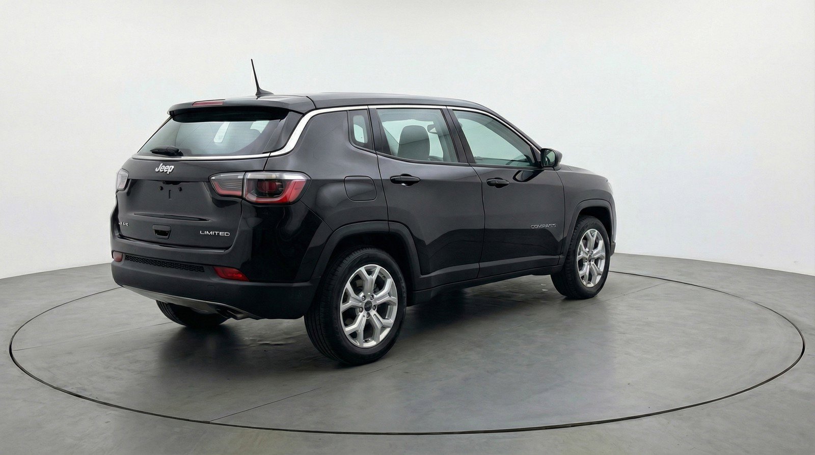 Used 2025 Jeep Compass Latitude image 7