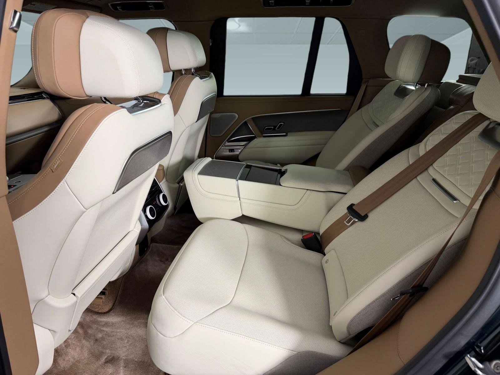 Used 2026 Land Rover Range Rover SV image 13