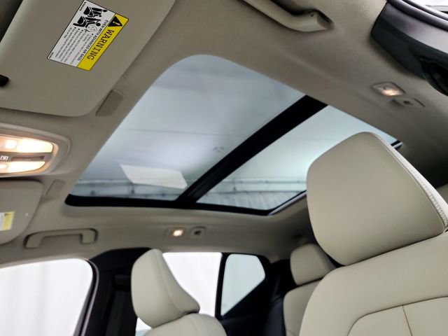 Certified 2025 Volvo XC40 B5 Plus w/ Protection Package Premier AWD/4WD image 18