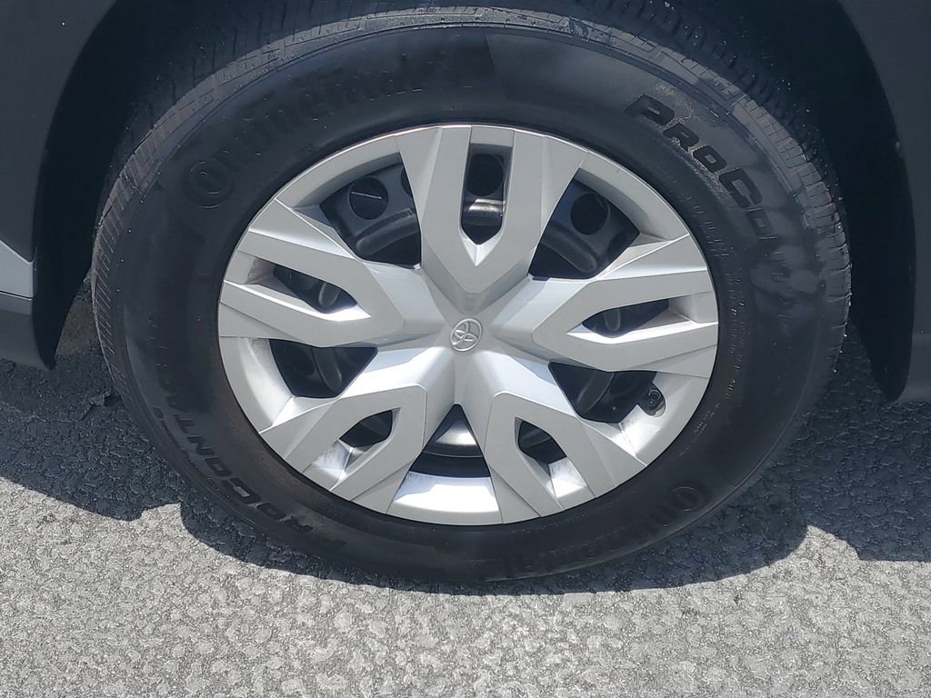 Used 2025 Toyota Corolla Cross L FWD image 4