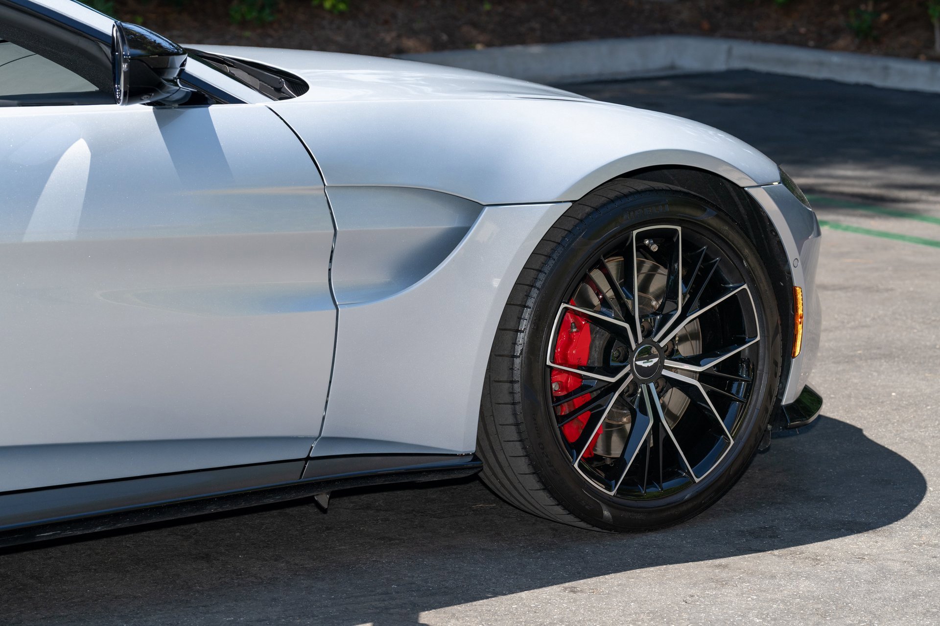 Used 2023 Aston Martin V8 Vantage Roadster image 10