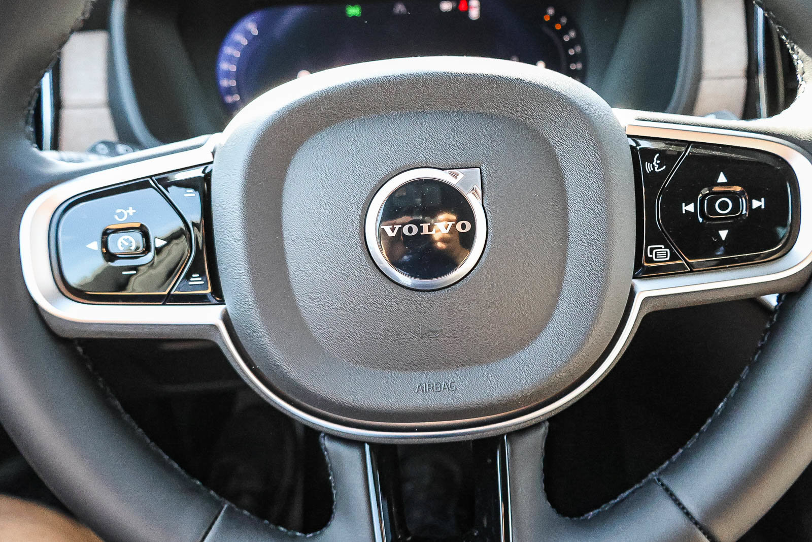 New 2026 Volvo XC90 B5 Plus w/ Protection Package Premier AWD/4WD image 26