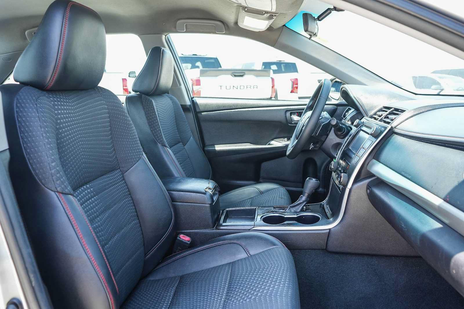Used 2015 Toyota Camry SE FWD image 14