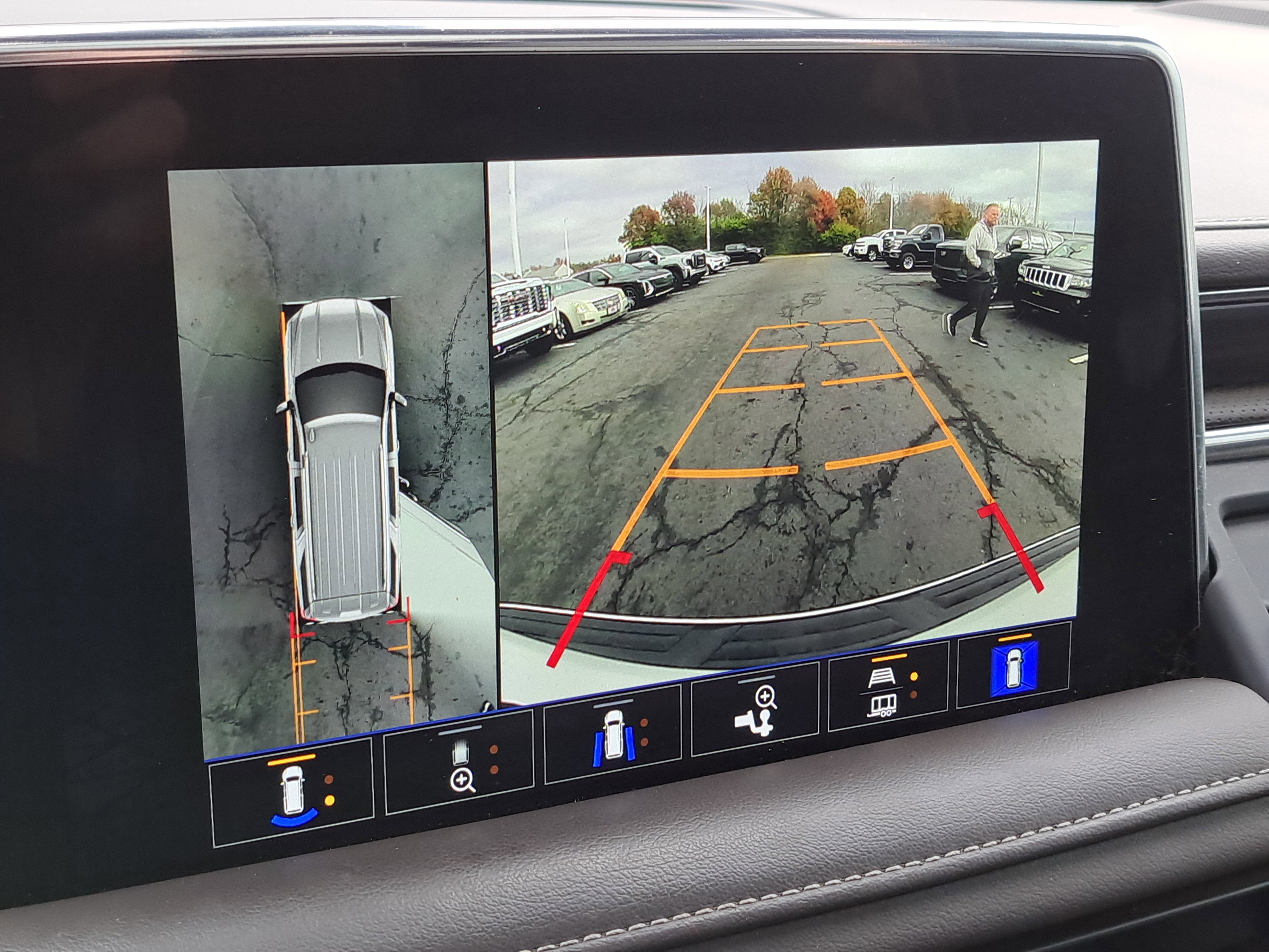 Used 2022 GMC Yukon XL SLT w/ SLT Luxury Package image 21