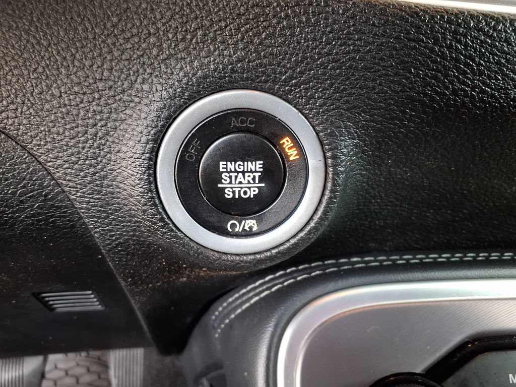 Used 2021 Dodge Challenger SXT RWD image 29