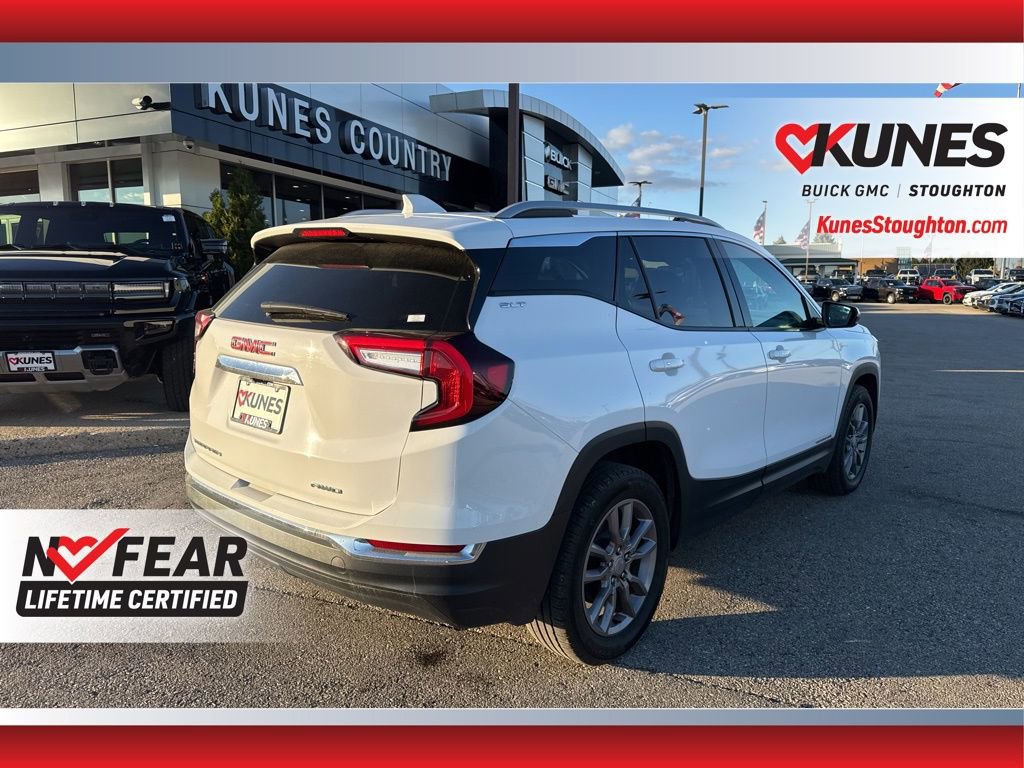 Used 2024 GMC Terrain SLT image 11
