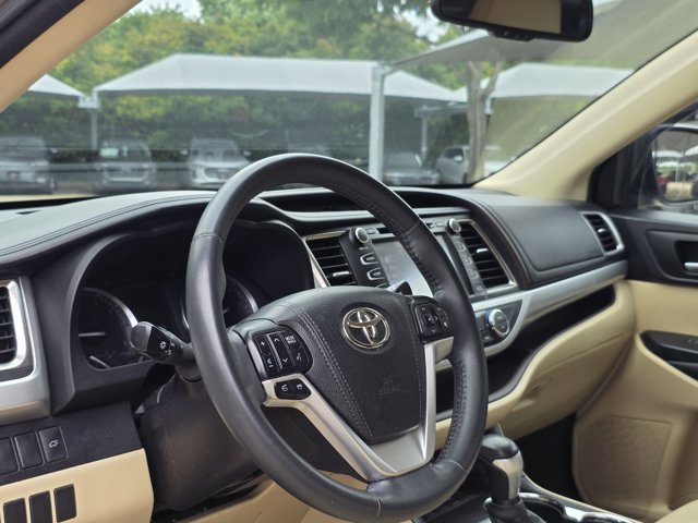 Used 2015 Toyota Highlander XLE AWD/4WD image 11