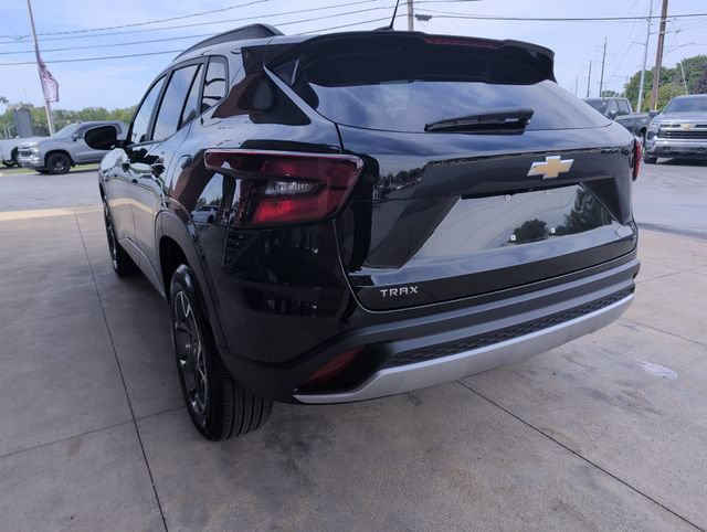 Used 2024 Chevrolet Trax LT w/ Driver Confidence Package FWD image 6